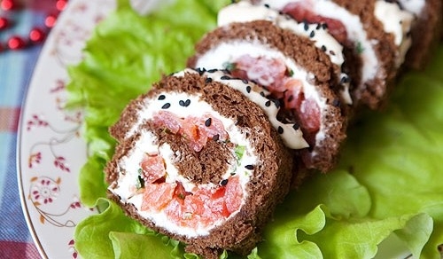 Хлебные роллы с сыром и форелью