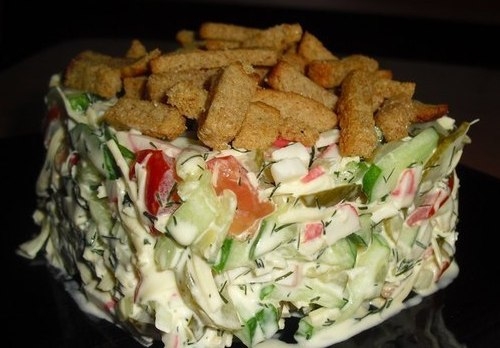 Салат «Сочная хрустяшка» с сухариками