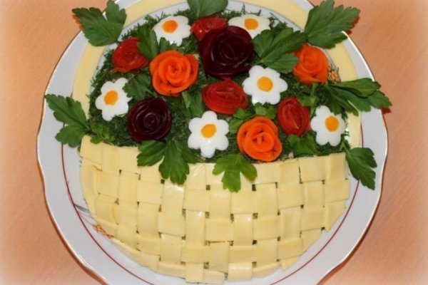 Салат «Корзиночка с цветами»