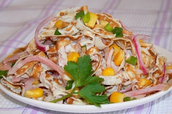 Салат «Солнечный» с копченой курицей