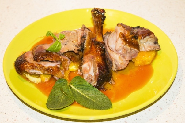 Утка запеченная в духовке с апельсинами Утка запеченная в духовке с апельсинами