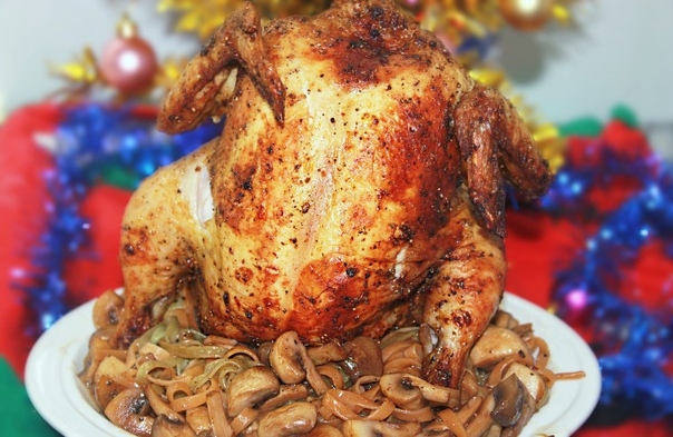 Сочная курица в духовке с лапшой, грибами и яблоками Сочная курица в духовке с лапшой, грибами и яблоками