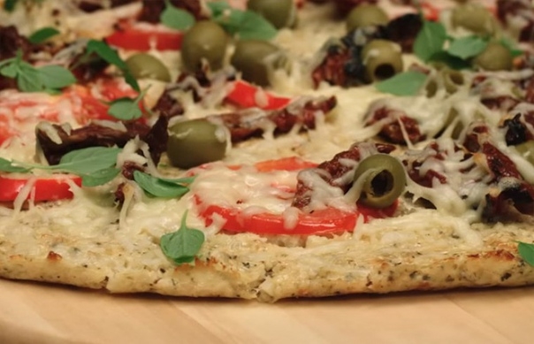 Пицца на тесте с цветной капустой