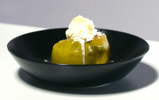 Десерт из яблок в микроволновке