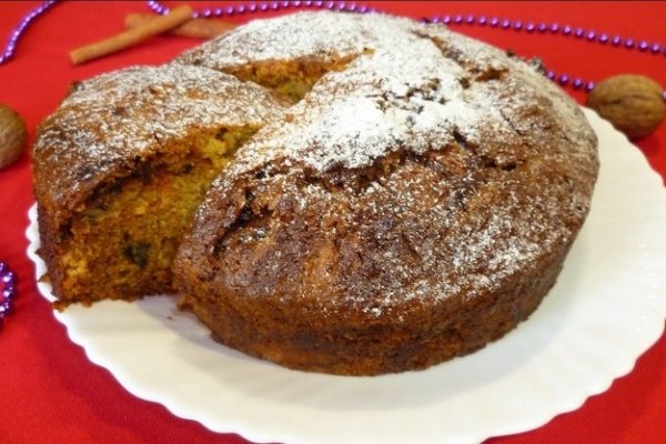 Постная медовая коврижка с изюмом и орехами