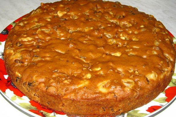 Постная коврижка с изюмом и грецким орехом