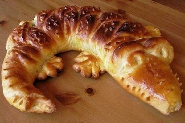 Постный рыбный пирог с картофелем и луком