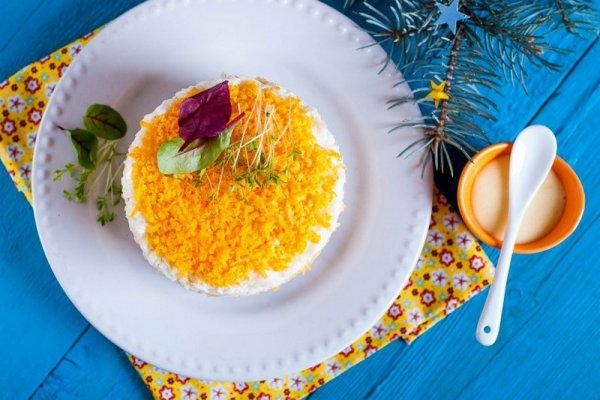 Рисовый салат с печенью и кукурузой Рисовый салат с печенью и кукурузой