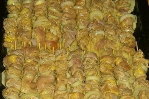 Сочный куриный шашлык с картофелем в духовке