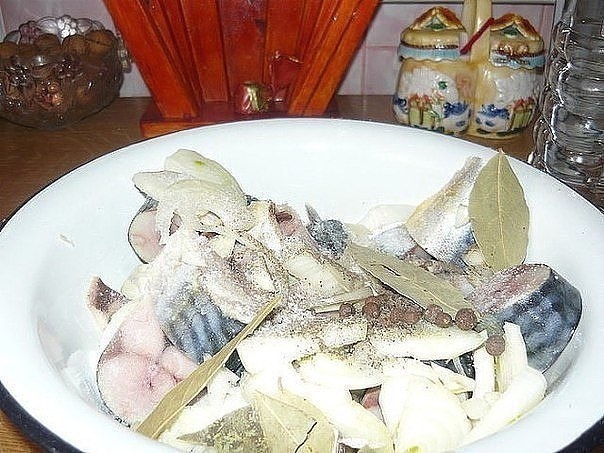 Маринуем скумбрию! Пальчики оближешь!! Маринуем скумбрию! Пальчики оближешь!!