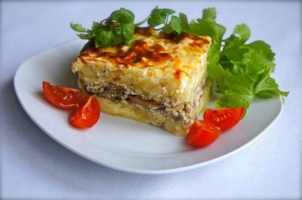 Картофельная запеканка с курицей и шампиньонами в мультиварке Картофельная запеканка с курицей и шампиньонами в мультиварке