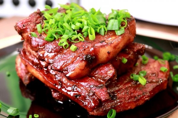 Пикантные свиные ребрышки на гриле