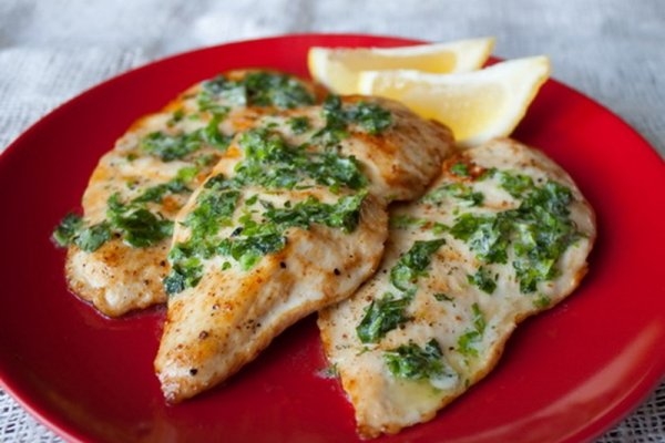 Куриные грудки с травами и лимонным соком