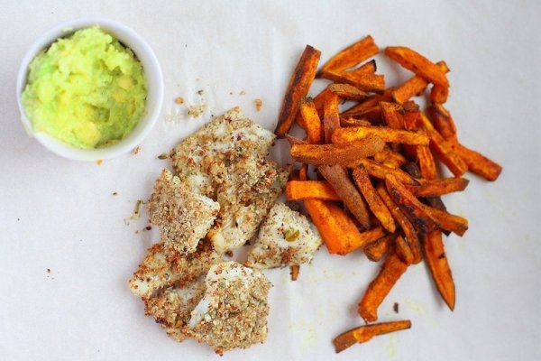 Фиш энд чипс с соусом Гуакамоле