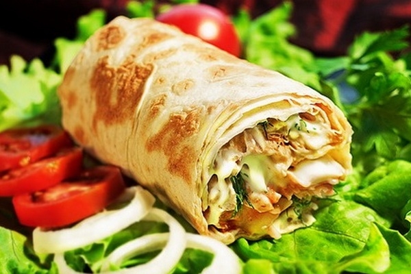 Домашняя шаурма с овощами и куриной грудкой Домашняя шаурма с овощами и куриной грудкой