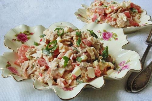 Салат «Коралл» с курицей и крабовым мясом Салат «Коралл» с курицей и крабовым мясом