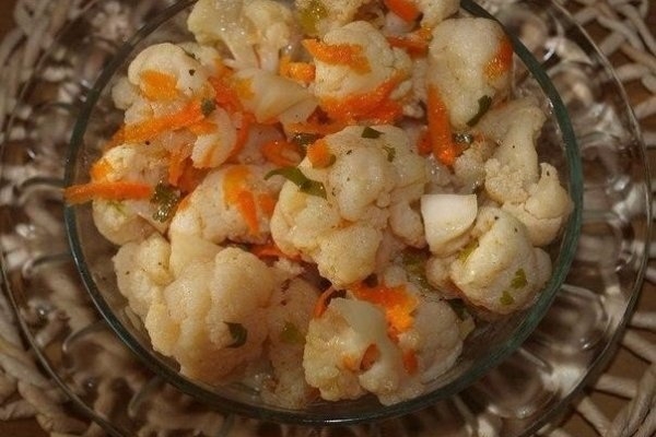 Цветная капуста с морковкой, маринованная по-корейски Цветная капуста с морковкой, маринованная по-корейски