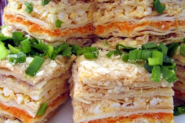 Оригинальный слоеный салат «Наполеон» Оригинальный слоеный салат «Наполеон»