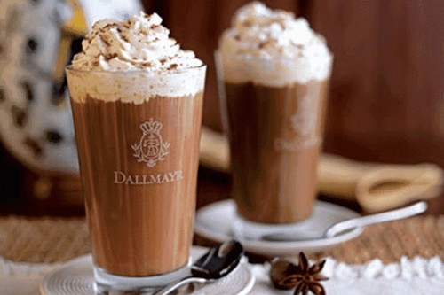 Кофе Фраппе с коньяком и взбитыми сливками