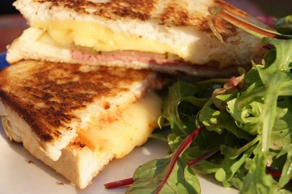 Гренки с начинкой к завтраку