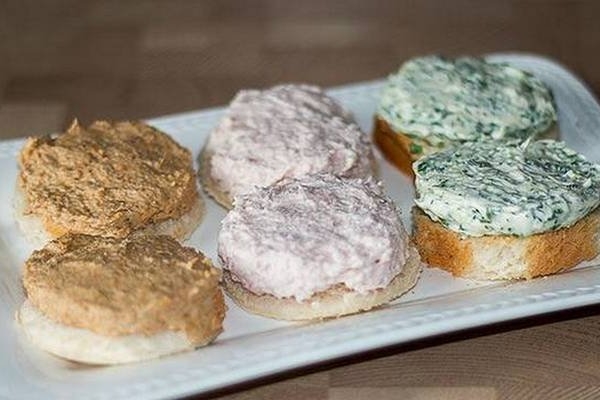 Мясной, грибной и зеленый паштет для завтрака