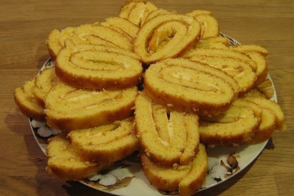 Рулет на сгущенном молоке на скорую руку