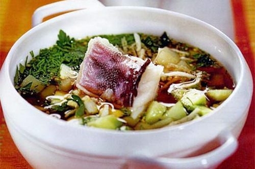 Окрошка с рыбой и огуречным рассолом