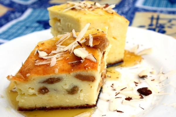 Запеканка из творога с изюмом и яблоком