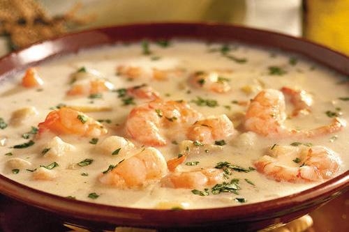 Крем-суп из картофеля и сыра с креветками