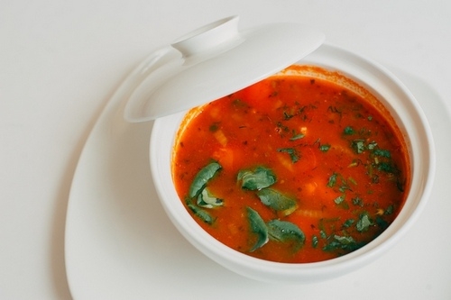 Томатный суп с макаронами и овощами