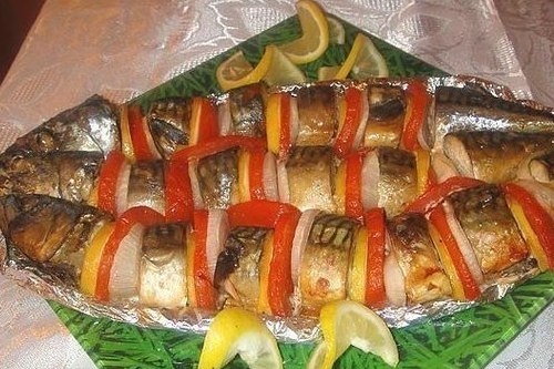 Скумбрия в соусе, запеченная в духовке