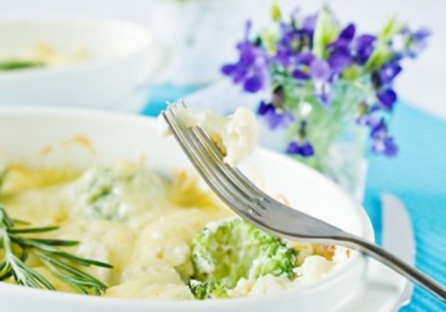 Гратен с сыром из брокколи и цветной капусты