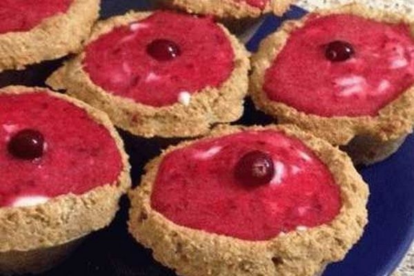 Овсяные корзиночки с творогом и клюквой