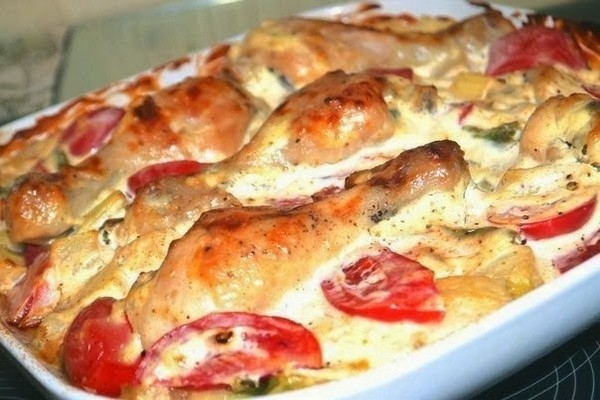 Куриная голень с овощами, под соусом