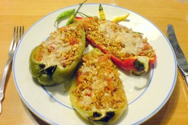 Фаршированный болгарский перец с рисом и миндалем