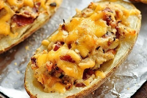 Картофель, запеченный с беконом и сыром Чеддер Картофель, запеченный с беконом и сыром Чеддер