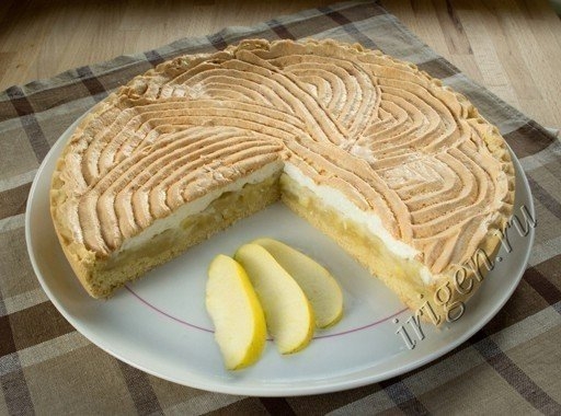 Яблочный пирог с суфле.