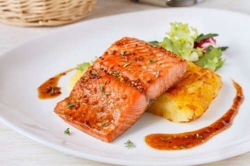 Лосось с медом и горчицей из духовки