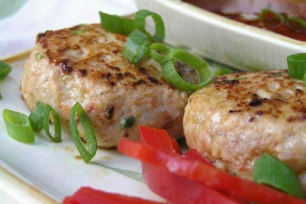Простые котлеты из куриного филе с грибами Простые котлеты из куриного филе с грибами