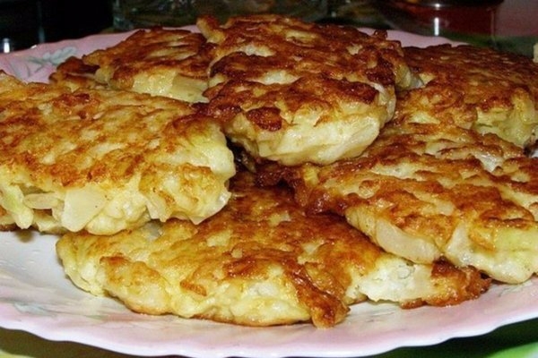 Простые оладьи из капусты на кефире