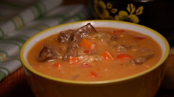 Ароматный гуляш из говядины «По-домашнему»