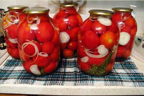 Помидоры с луком. Надёжный рецепт!