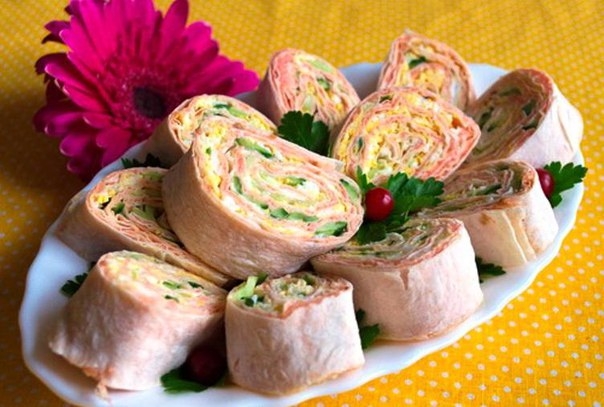 Ещё один вариант начинки для лаваша, с икрой мойвы.