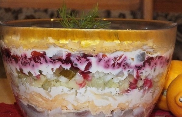 Салат "Сельдь под сырной шубой" Салат "Сельдь под сырной шубой"