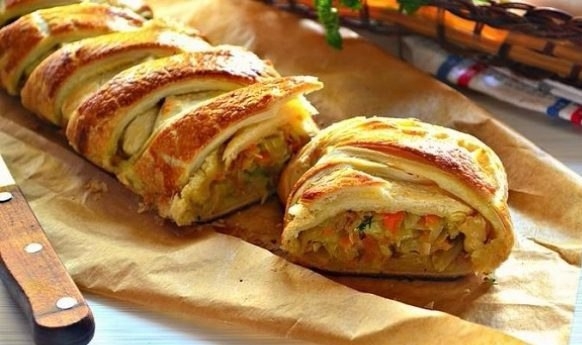 Кулебяка из слоеного теста Кулебяка из слоеного теста