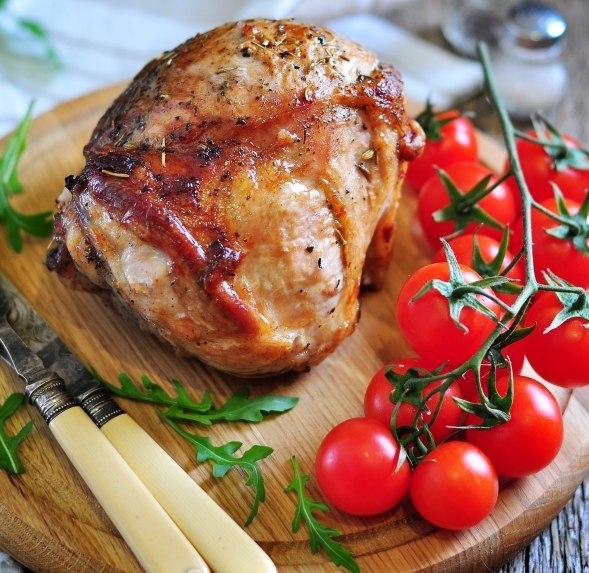 СВИНАЯ ЛОПАТКА, ЗАПЕЧЕННАЯ В ДУХОВКЕ