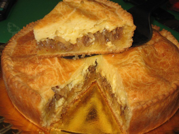 Сырно-луковый пирог.