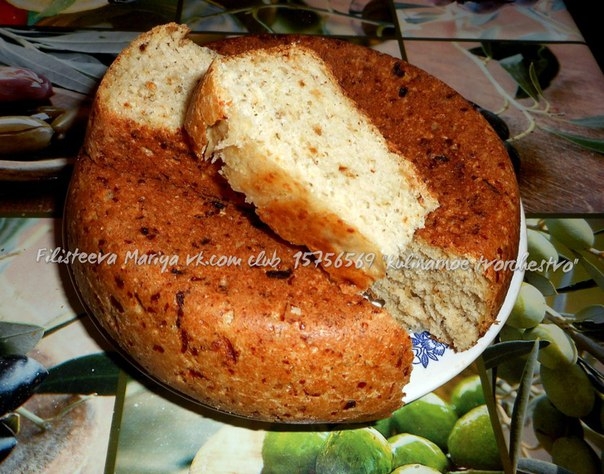 Праздничный хлеб в мультиварке с сыром, луком и прованскими травами. Праздничный хлеб в мультиварке с сыром, луком и прованскими травами.