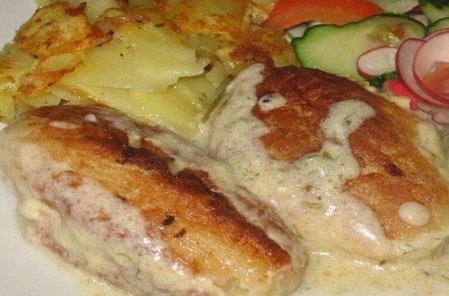 Рыбные тефтели в сметанном соусе. Рыбные тефтели в сметанном соусе.