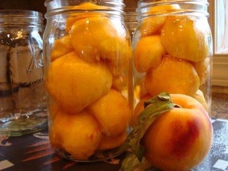 Консервированные целиком персики Консервированные целиком персики